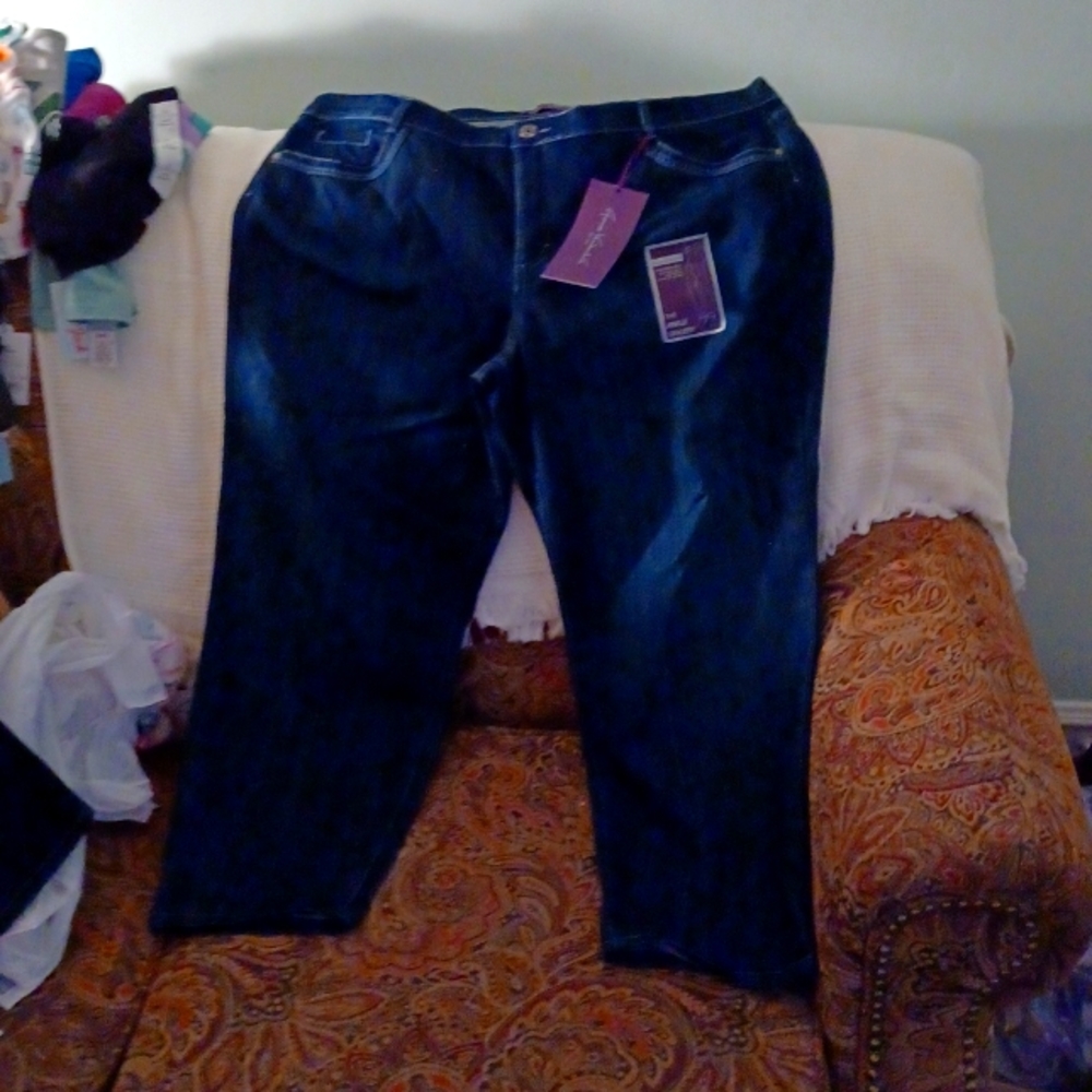 Brand new with tags Gloria Vanderbilt plus Size jeans mid rise ankle grazers